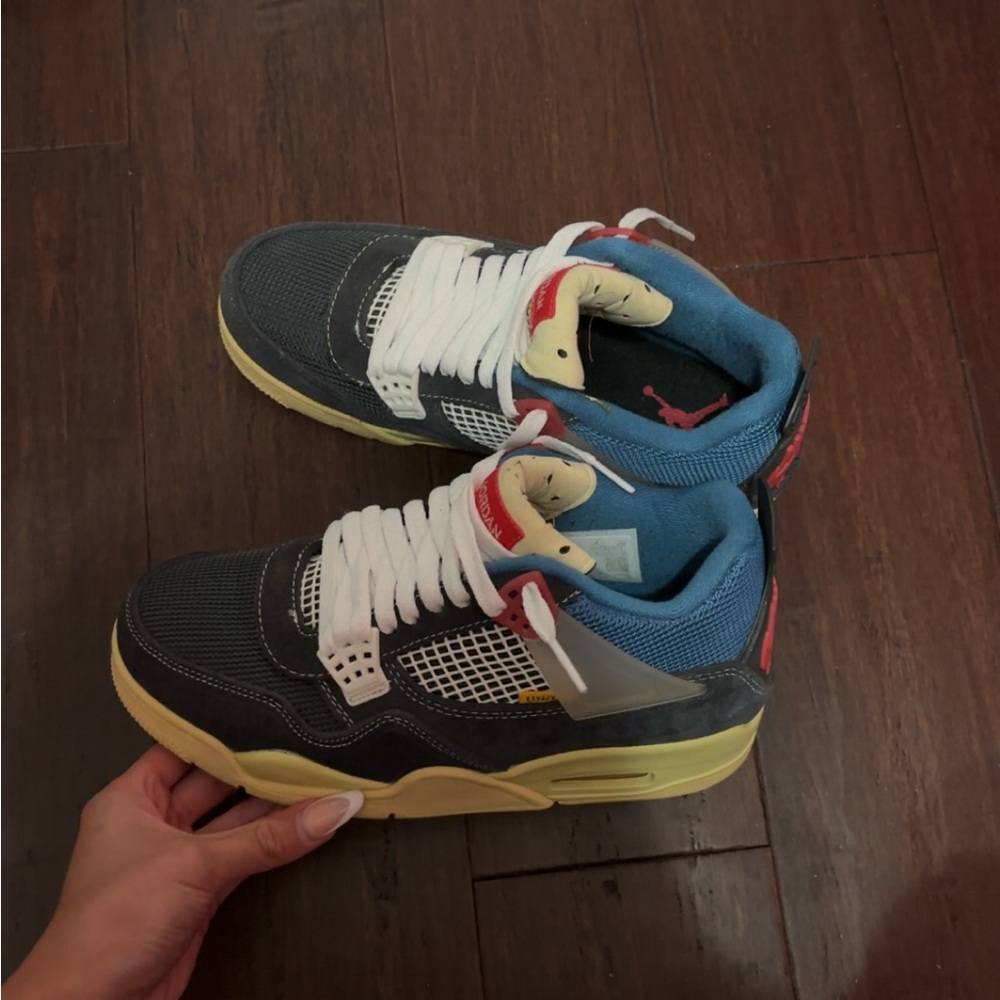 Jordan 4 off nior SIZE 6.5 MENS
